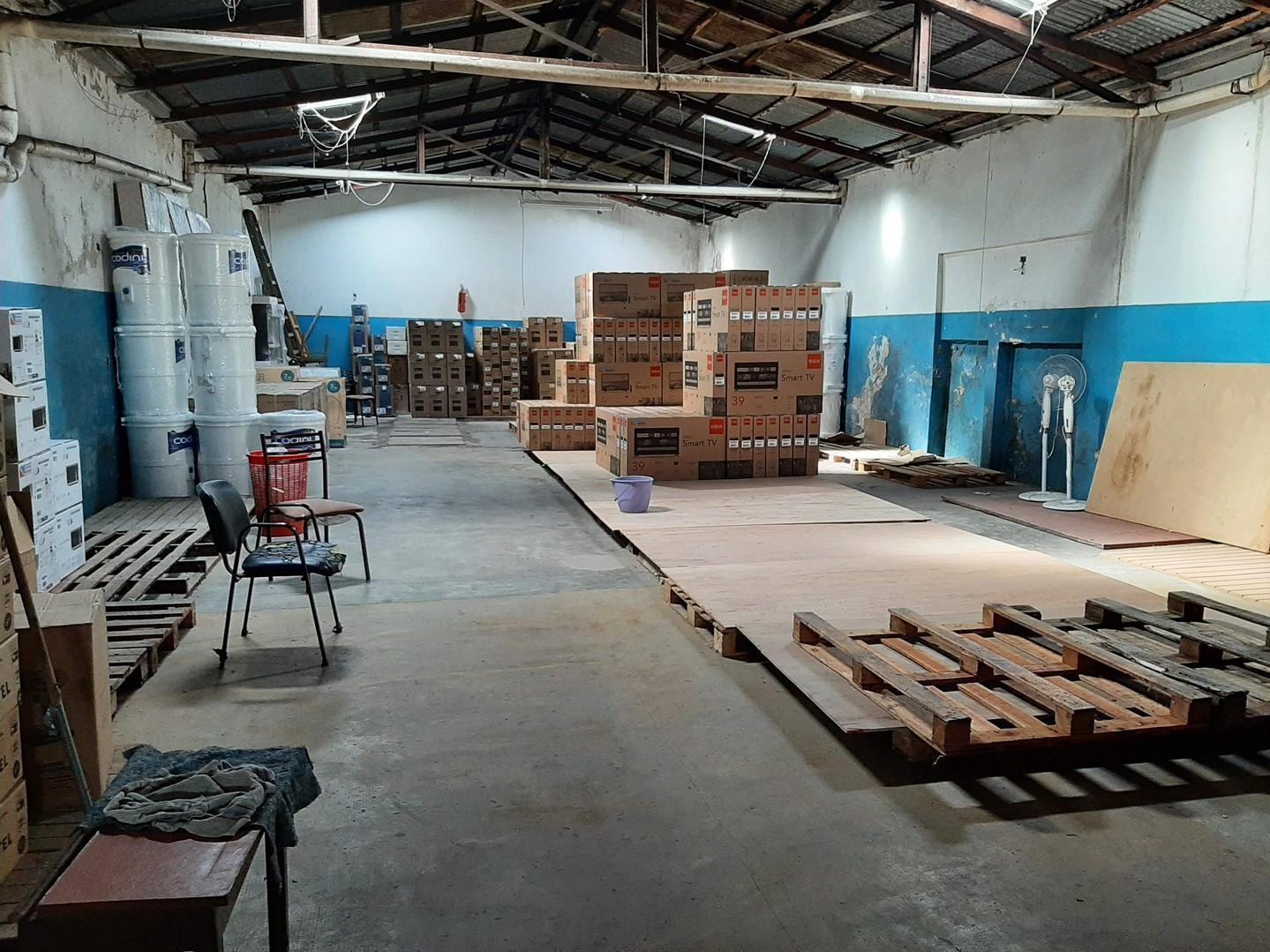 Foto de Depósito 300 m2 en Venta y/o Alquiler en Lanús Oeste, imagen 3