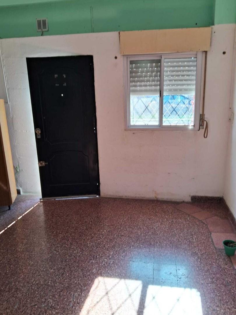 Foto de PH Monoambiente 40 M2 C/Patio y Sin Expensas en Alquiler en Lanús Oeste, imagen 1