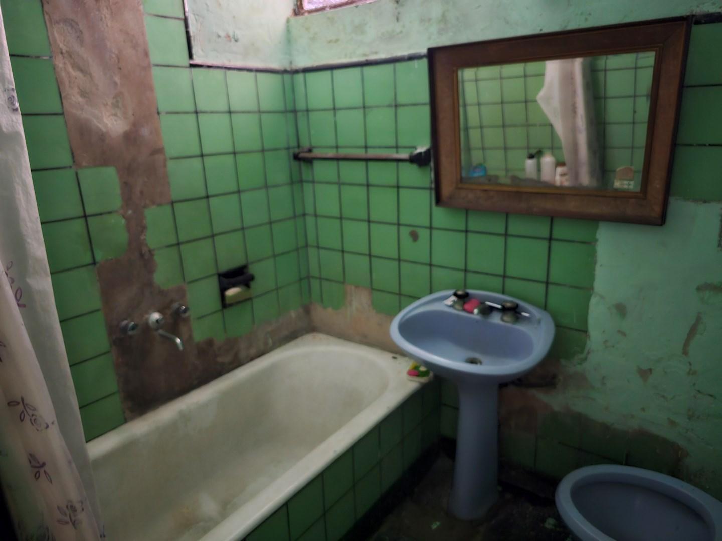 Foto de Casa a Reciclar con Amplio Lote - en Venta en Lanús Oeste, imagen 4