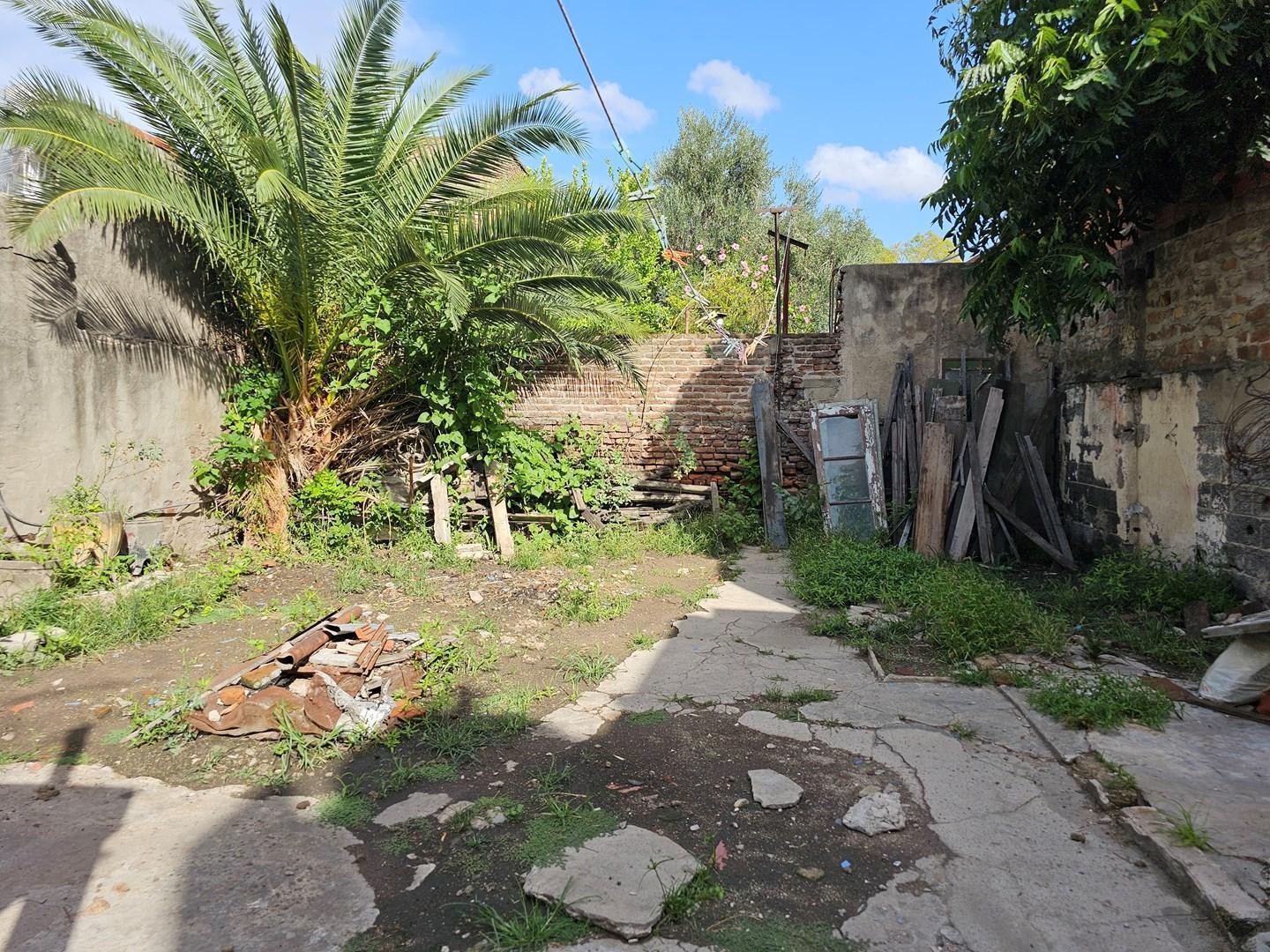 Foto de Casa a Reciclar con Amplio Lote - en Venta en Lanús Oeste, imagen 3