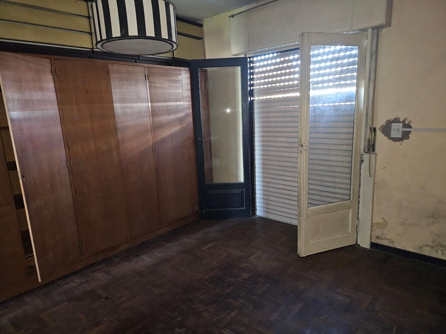 Foto de Piso 4 Ambientes al Frente con Balcon y Patio - Sin Expensas - Lanús, imagen 5