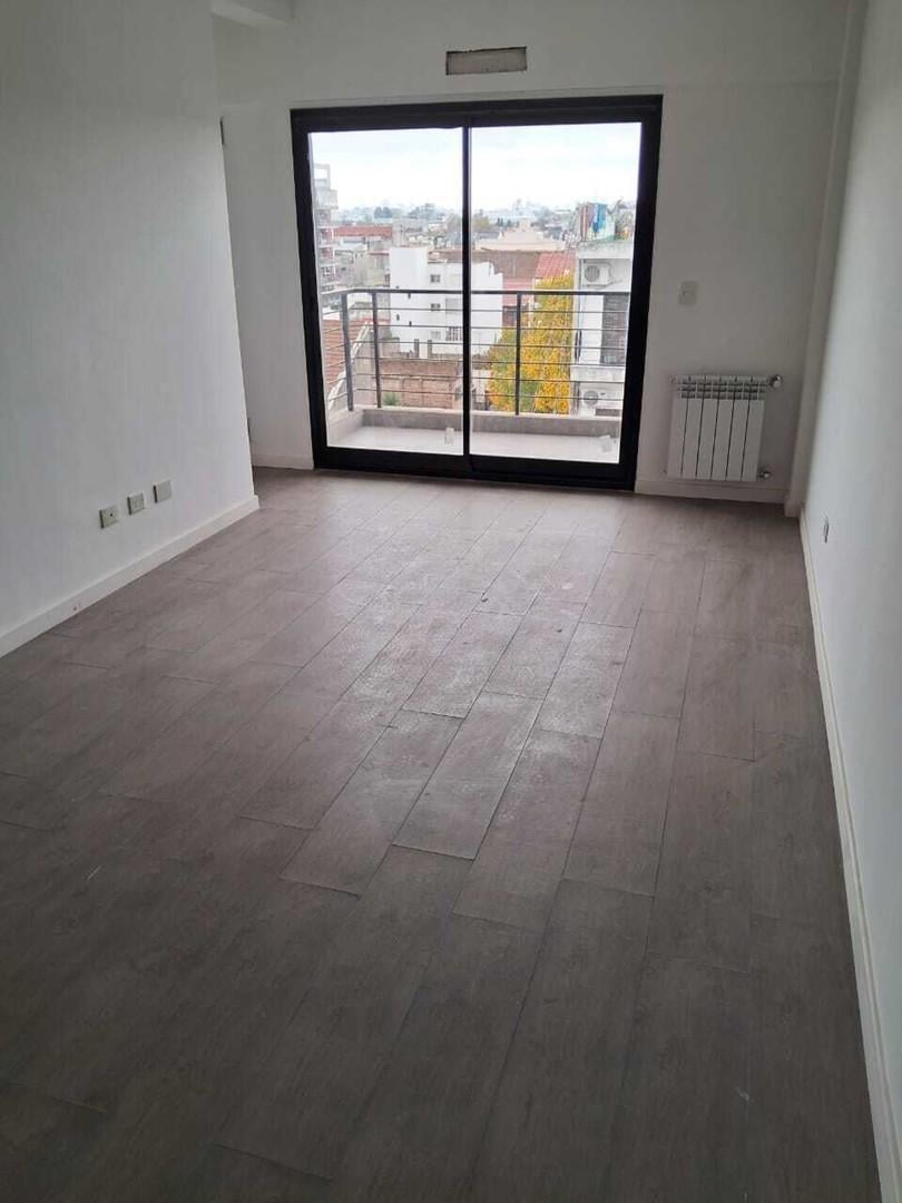 Foto de Departamento Semipiso 2 Ambientes C/Balcon y Cochera - Valentín Alsina, imagen 1