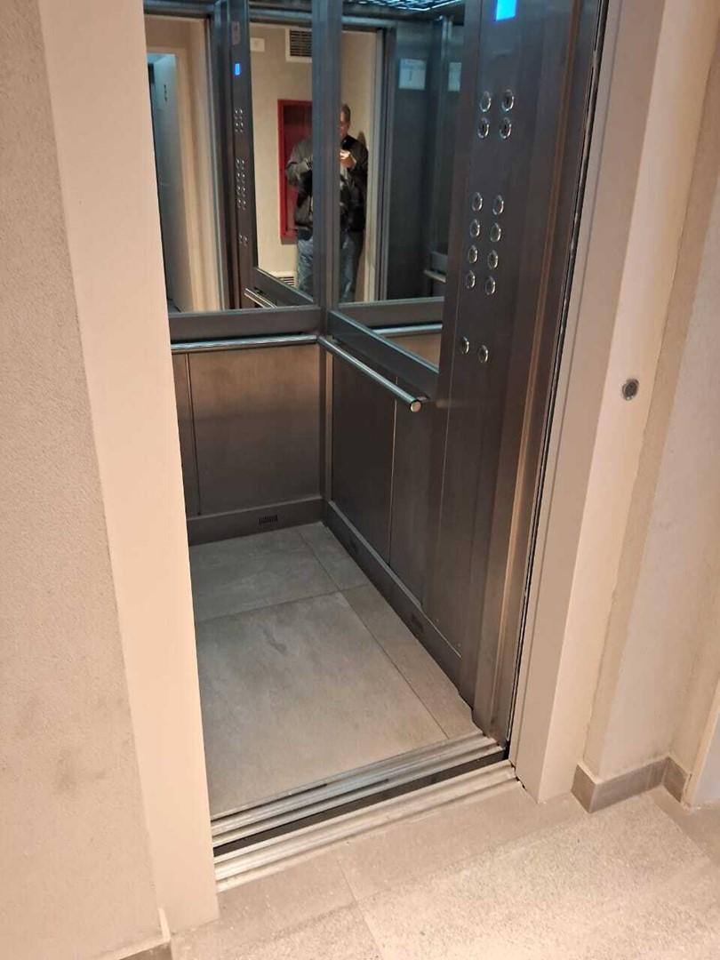 Foto de Departamento Semipiso 2 Ambientes C/Balcon y Cochera - Valentín Alsina, imagen 2