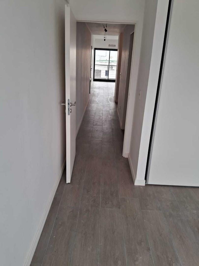 Foto de Departamento Semipiso 2 Ambientes C/Balcon y Cochera - Valentín Alsina, imagen 4