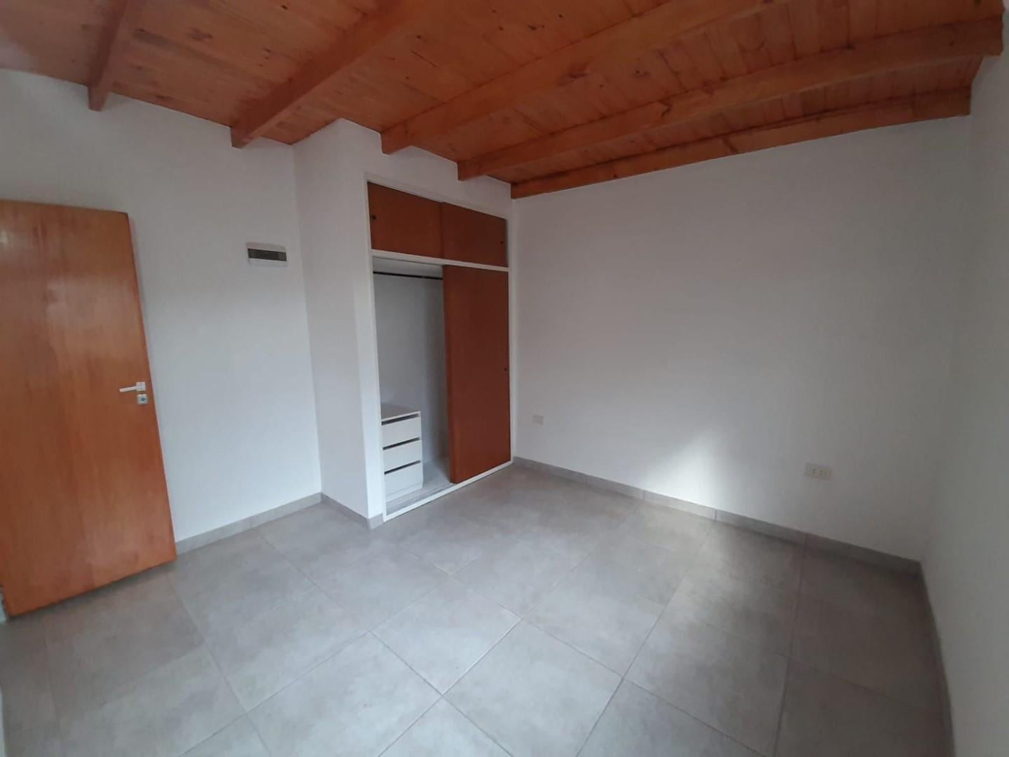 Foto de Departamento PH en Alquiler ubicado en Piñeyro, Avellaneda, G.B.A. Zona, imagen 1