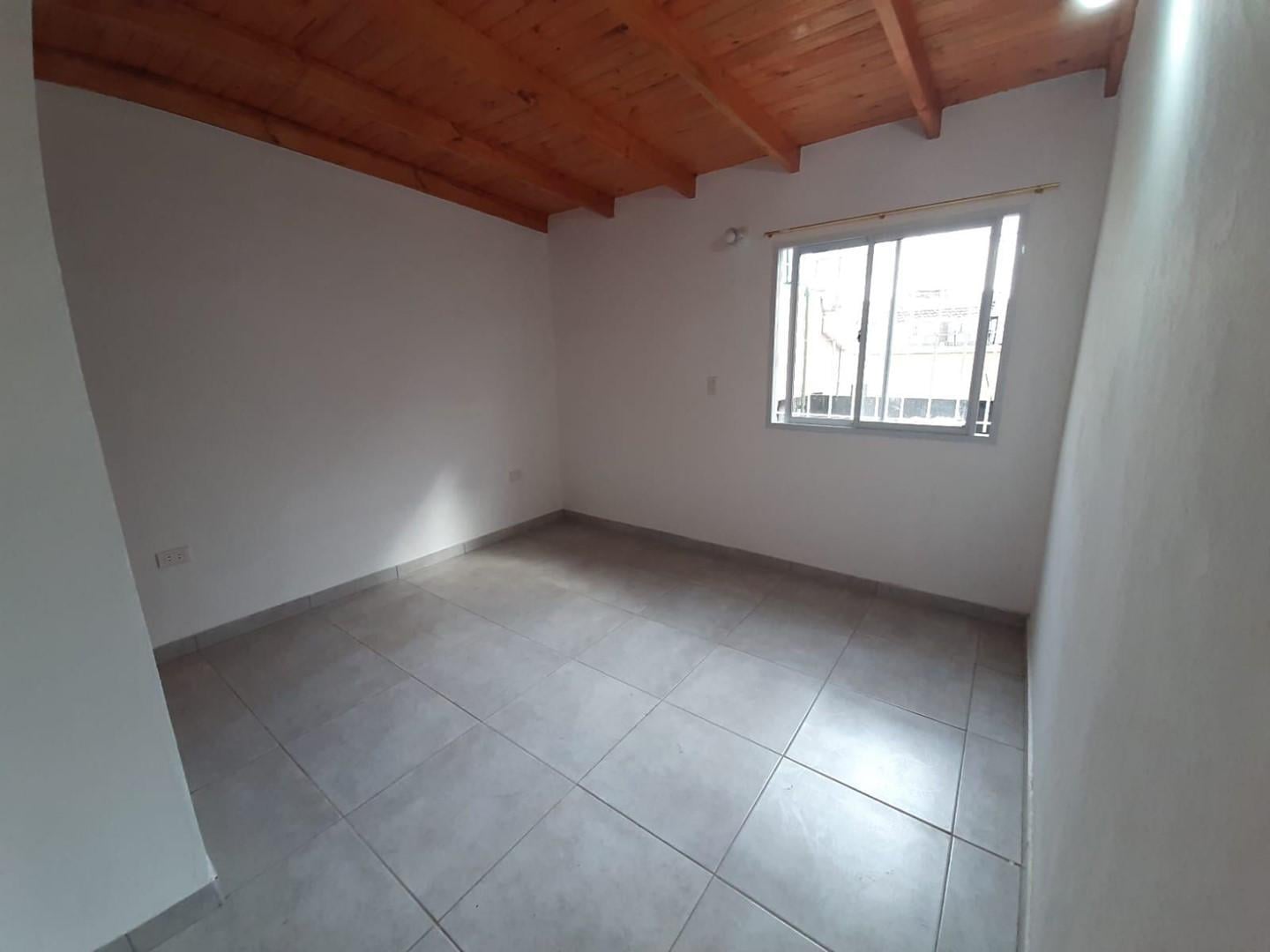 Foto de Departamento PH en Alquiler ubicado en Piñeyro, Avellaneda, G.B.A. Zona, imagen 5