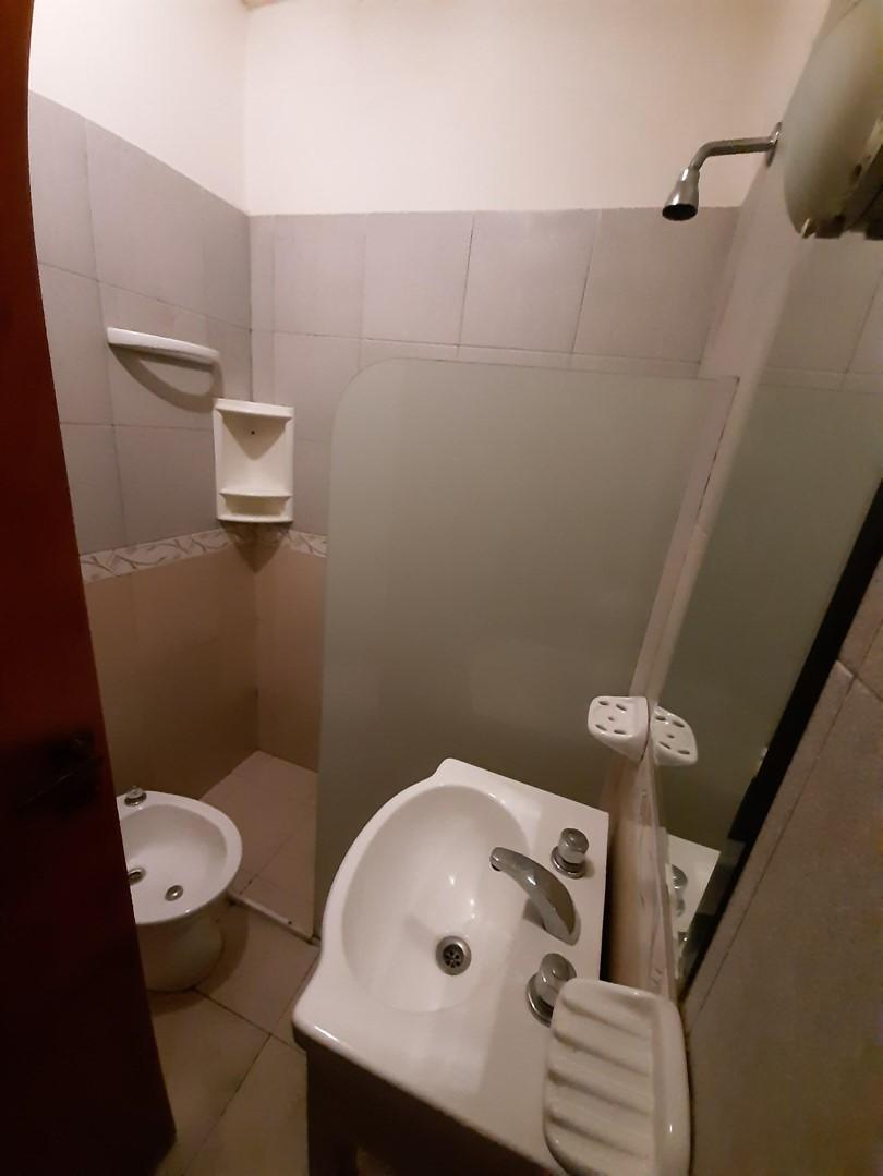 Foto de PH 2 Amb C/Ptio y Sin Expensas en Alquiler en Lanús Oeste, imagen 3