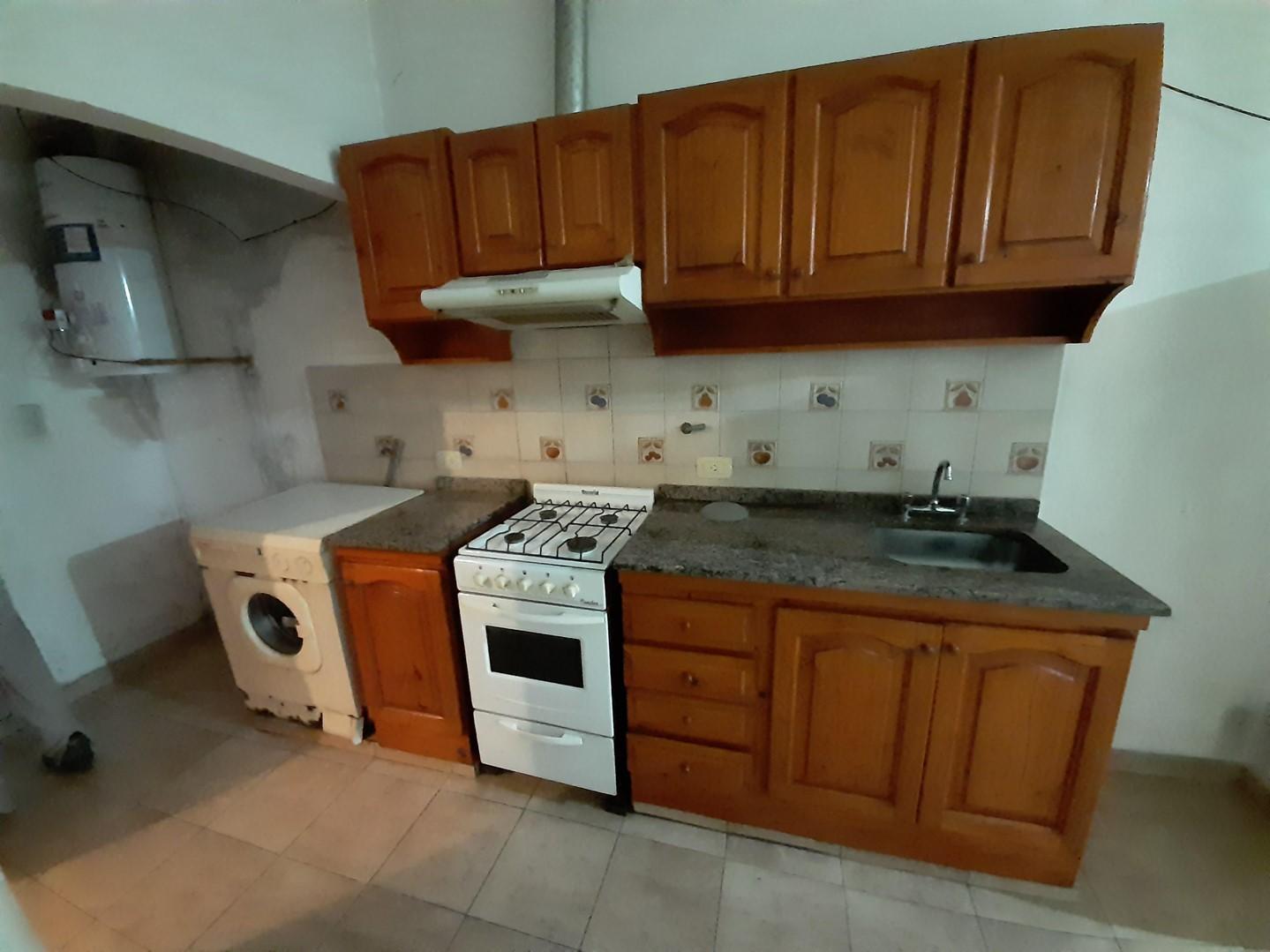 Foto de PH 2 Amb C/Ptio y Sin Expensas en Alquiler en Lanús Oeste, imagen 1