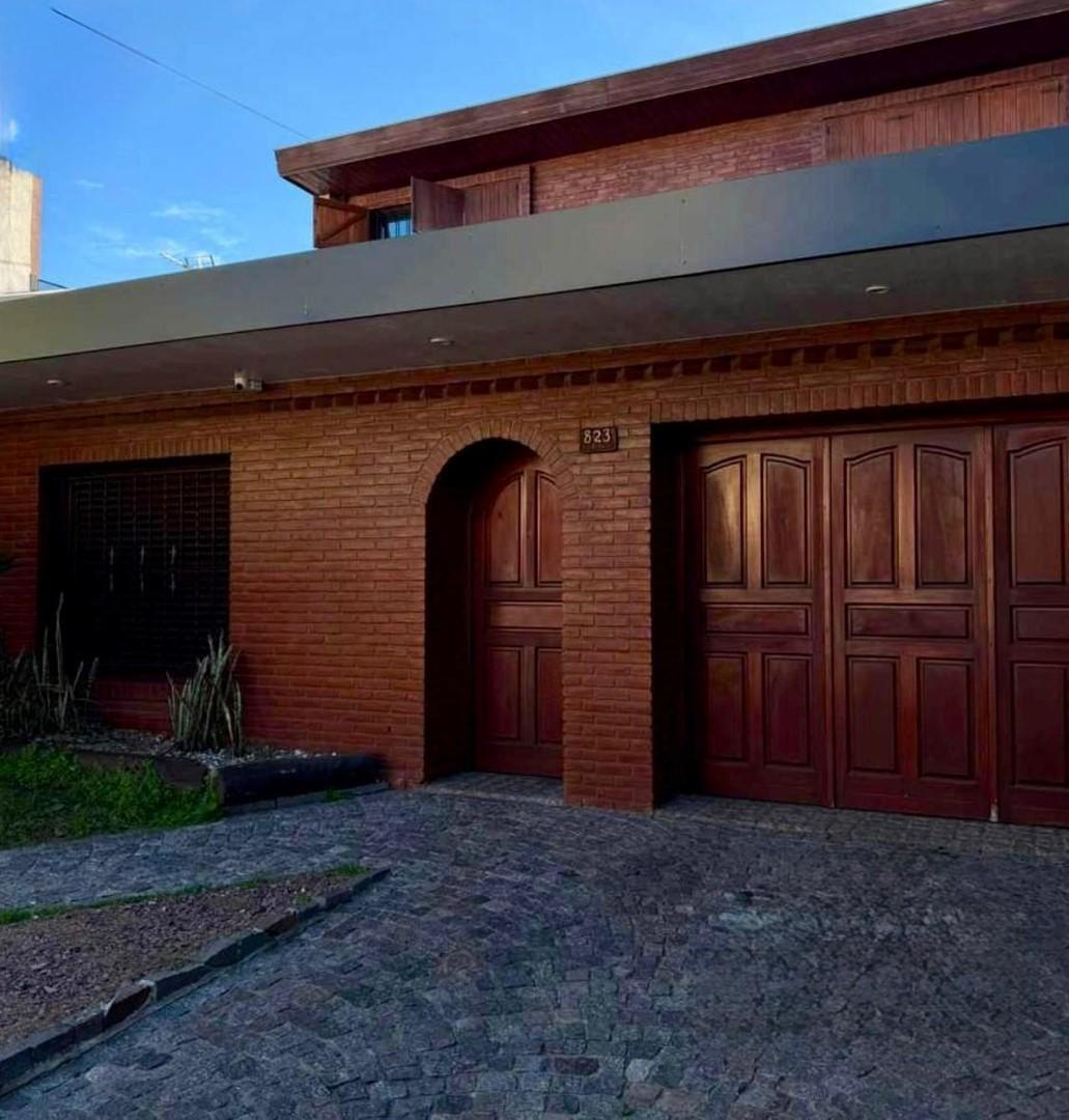 Foto de Chalet 5 ambientes C/Garage 3 Autos, Quincho y Fondo Libre en Venta en, imagen 5