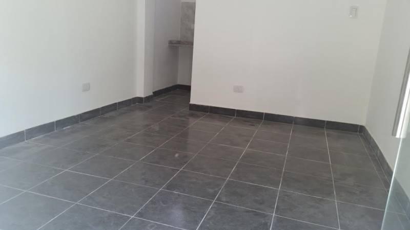Foto de Local Centrico 34 M2 en Alquiler ubicado en Valentín Alsina, Lanus, imagen 2
