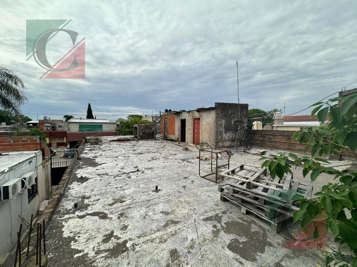 Galpón 10x20 m Aprox en Lanús Oeste 2