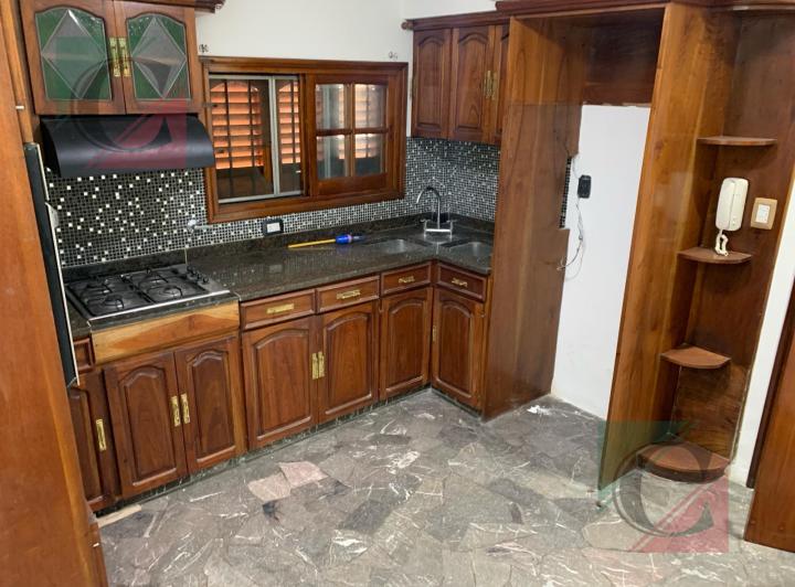 Casa 4 ambientes con cochera y patio aterrazado  en Lanús Oeste 5