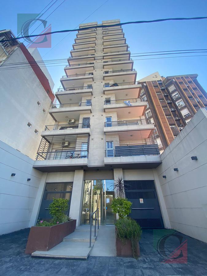 Departamento 2 ambientes con cochera  - Lanús Este