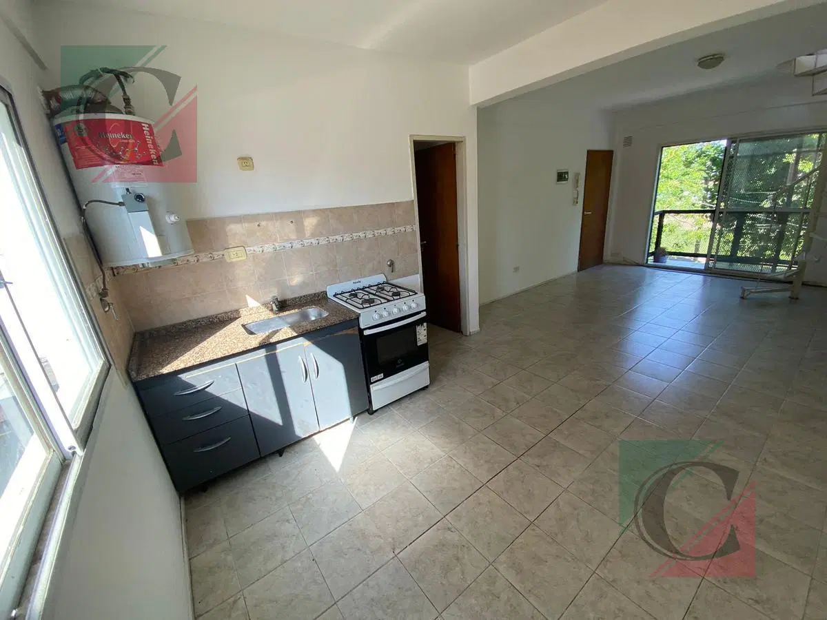 Departamento 2 amb con balcon y patio cerca del velodromo - Lanús Este 3