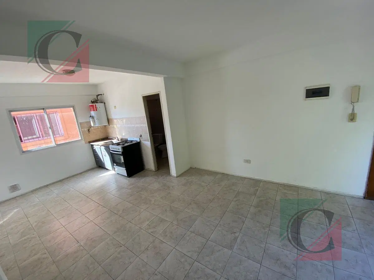 Departamento 2 amb con balcon y patio cerca del velodromo - Lanús Este 1