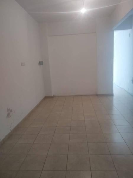Foto de Local 44m2 Avellaneda ADELANTO 16 mil dolares y 20 cuotas, imagen 2