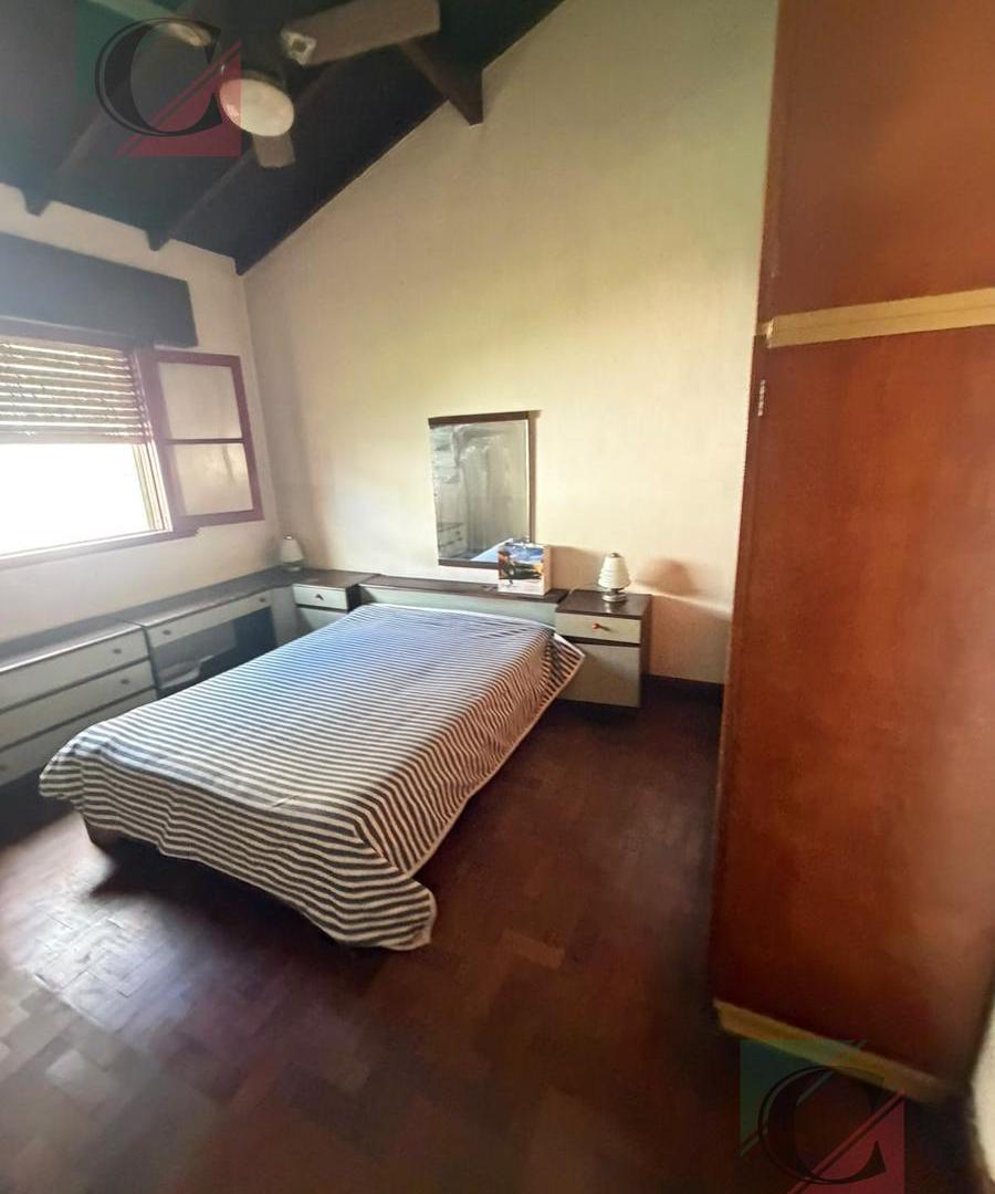 Foto de Casa 4 ambientes con cochera a refaccionar, imagen 2