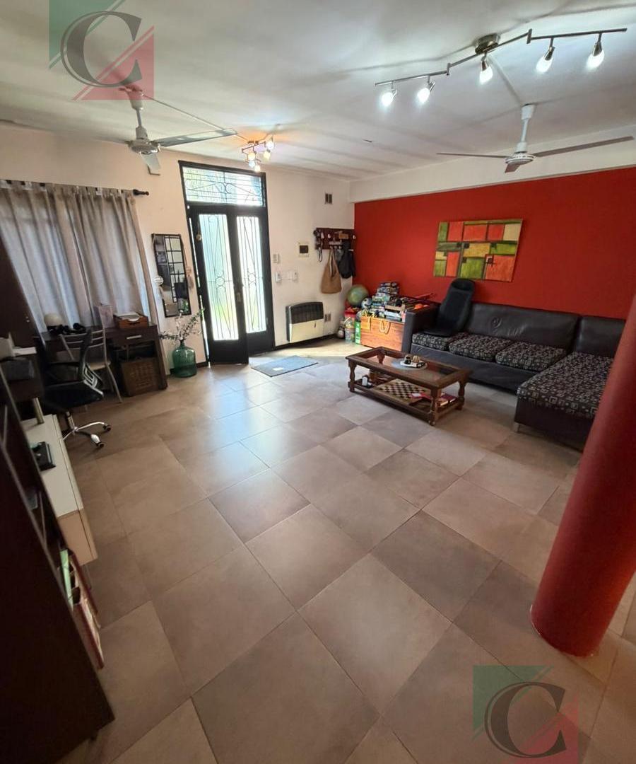 Foto de Casa 4 ambientes con dos cocheras, imagen 1