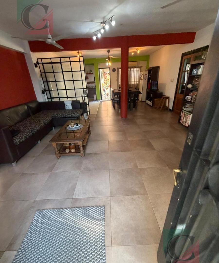Foto de Casa 4 ambientes con dos cocheras, imagen 2