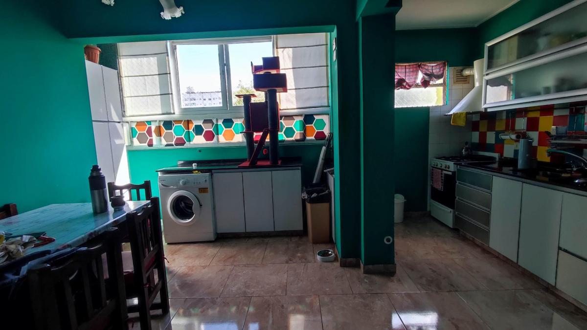 Eva Peron Al 1700: 3 Ambientes con Balcón en Barrio Simón Bolivar 2