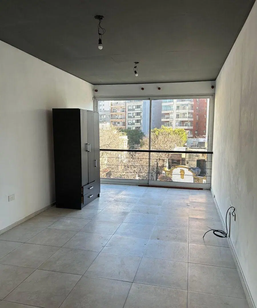 Baigorria esq. Zamudio: depto de 1 ambiente super luminoso, balcon, cocina separada. Apto prof. 5