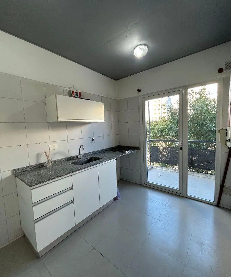 Baigorria esq. Zamudio: depto de 1 ambiente super luminoso, balcon, cocina separada. Apto prof. 2