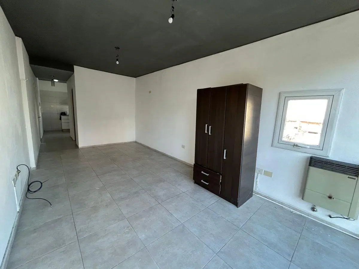 Baigorria esq. Zamudio: depto de 1 ambiente super luminoso, balcon, cocina separada. Apto prof. 4