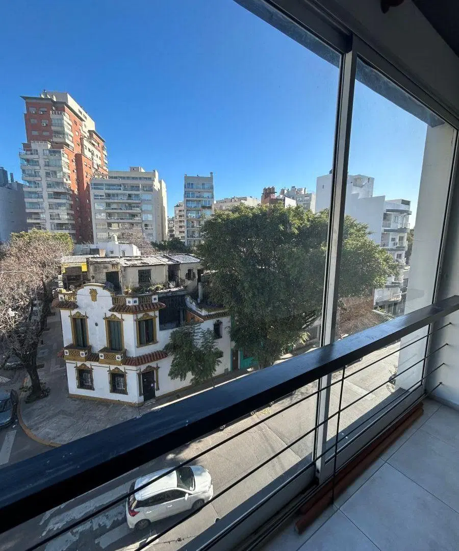 Baigorria esq. Zamudio: depto de 1 ambiente super luminoso, balcon, cocina separada. Apto prof. 3