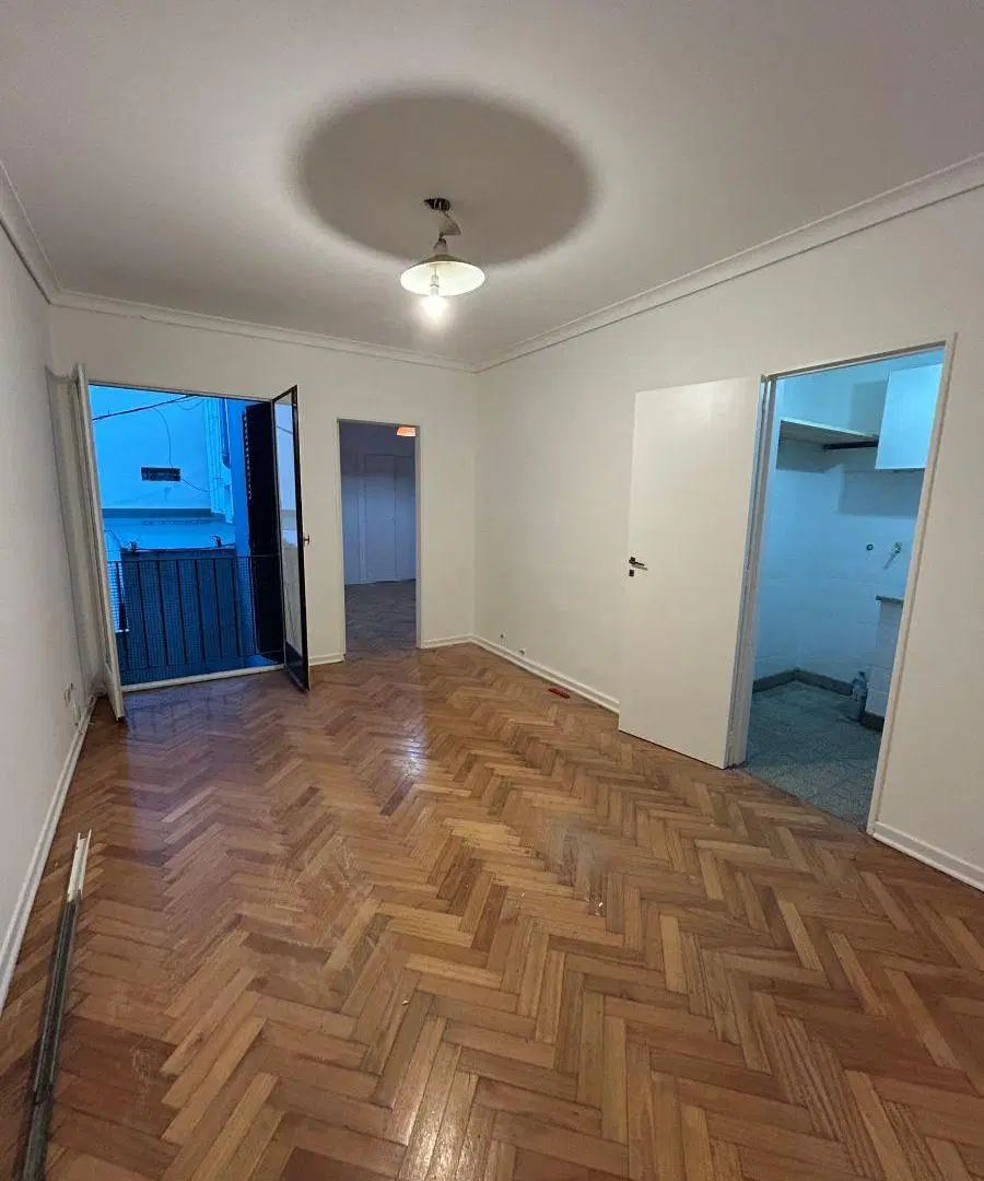 Goya y Juan B Justo: depto 2 ambientes 2do. piso por escalera 1