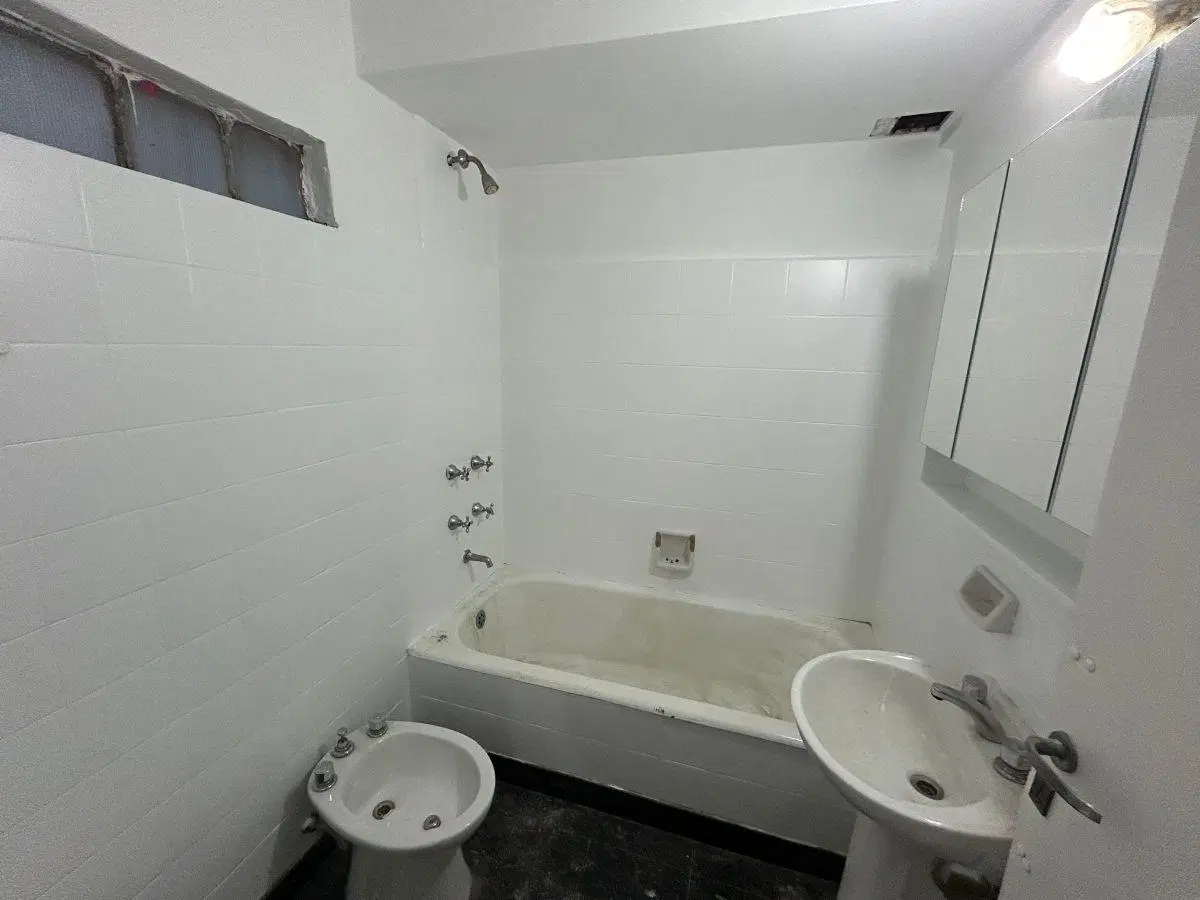 Goya y Juan B Justo: depto 2 ambientes 2do. piso por escalera 8