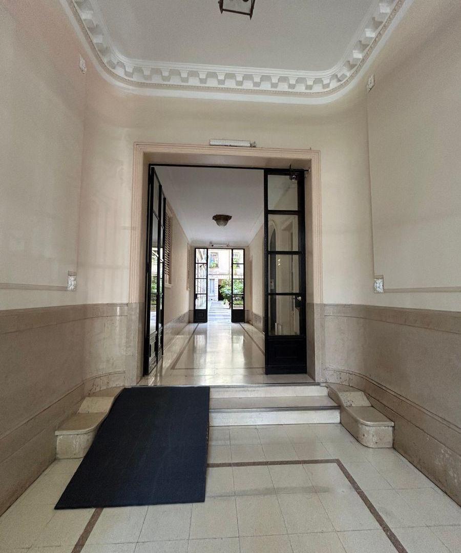 Foto de Viamonte y Paso: depto. estilo francés en alquiler 4 dormitorios y patio, imagen 2