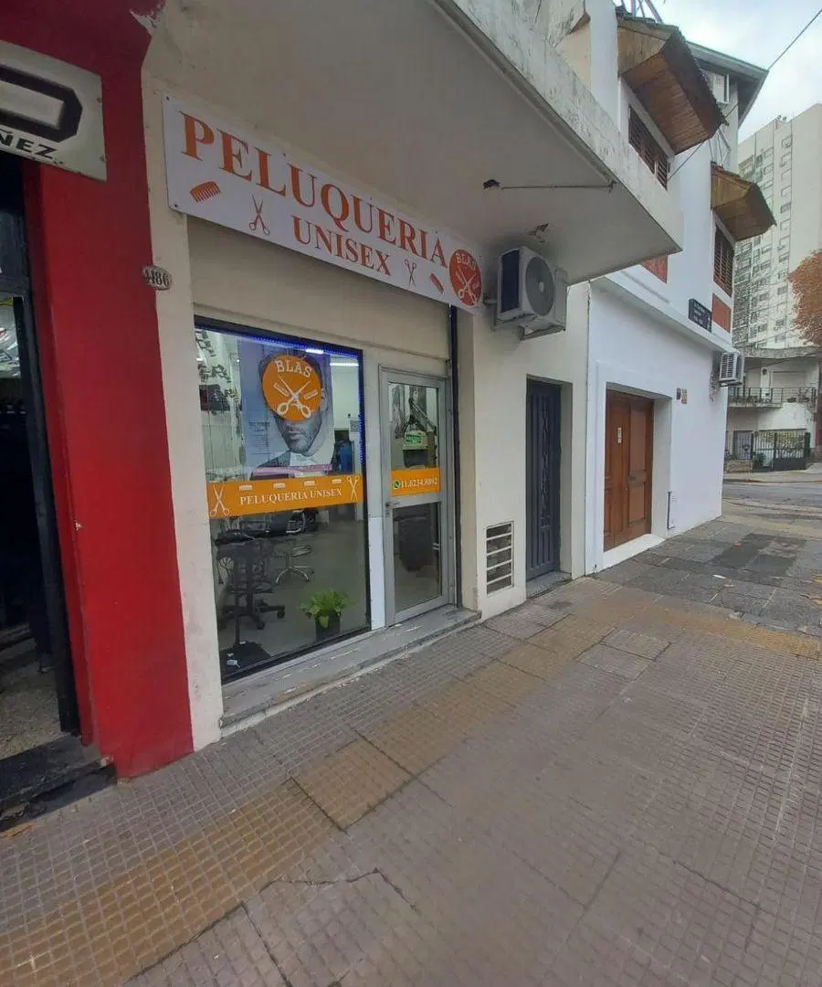 Local a la calle SIN EXPENSAS con baño - Av. San Isidro 4100 2