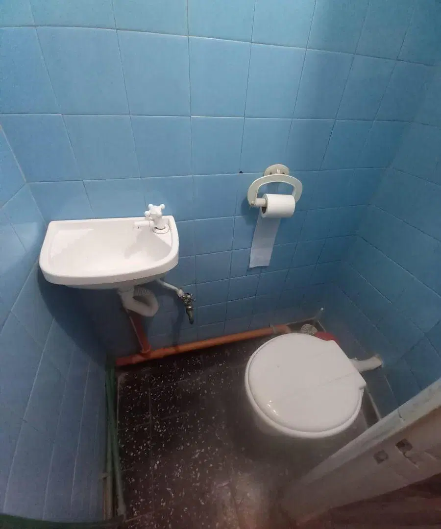Local a la calle SIN EXPENSAS con baño - Av. San Isidro 4100 1