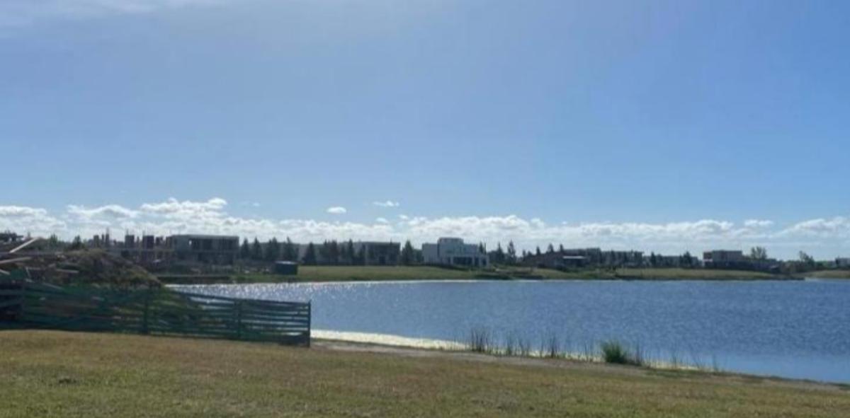 Terreno en Naudir al agua