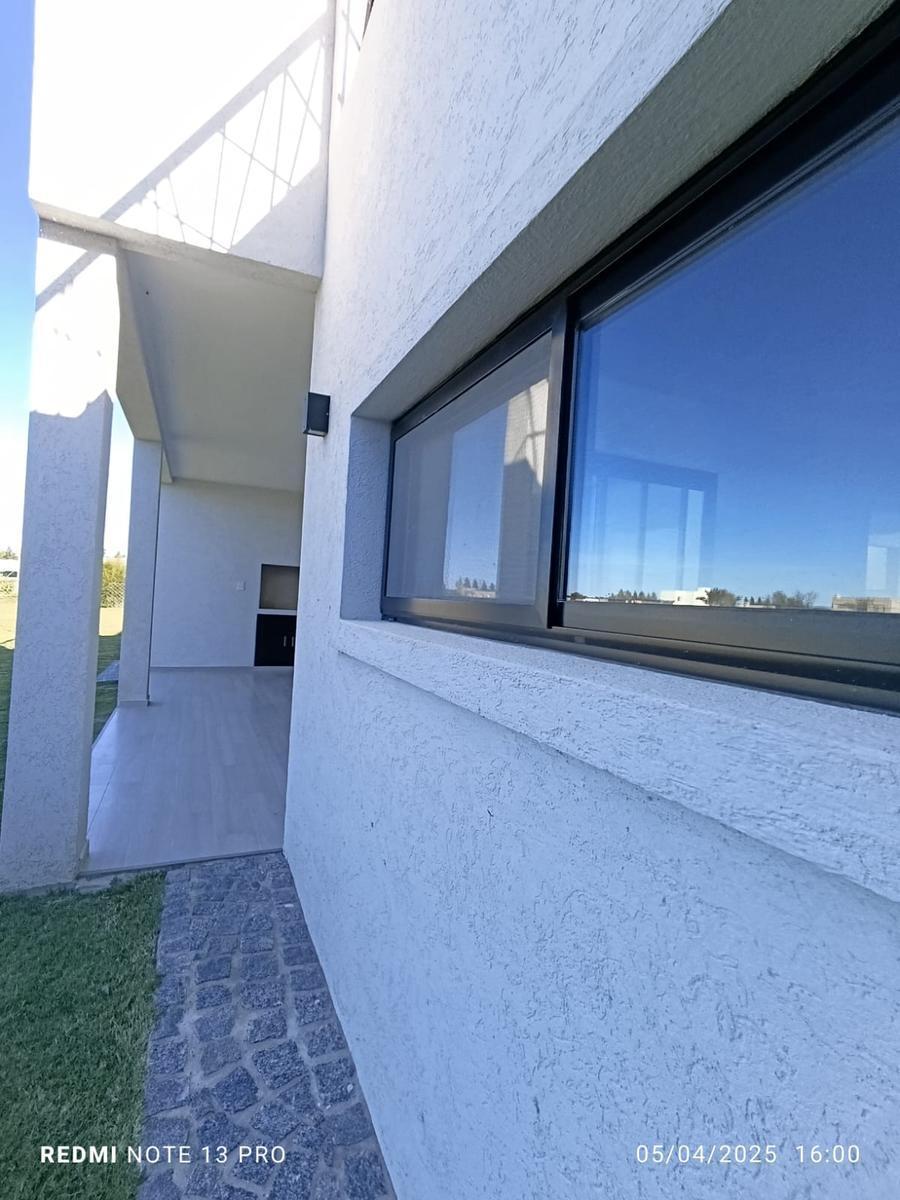 Hermosa casa al lago