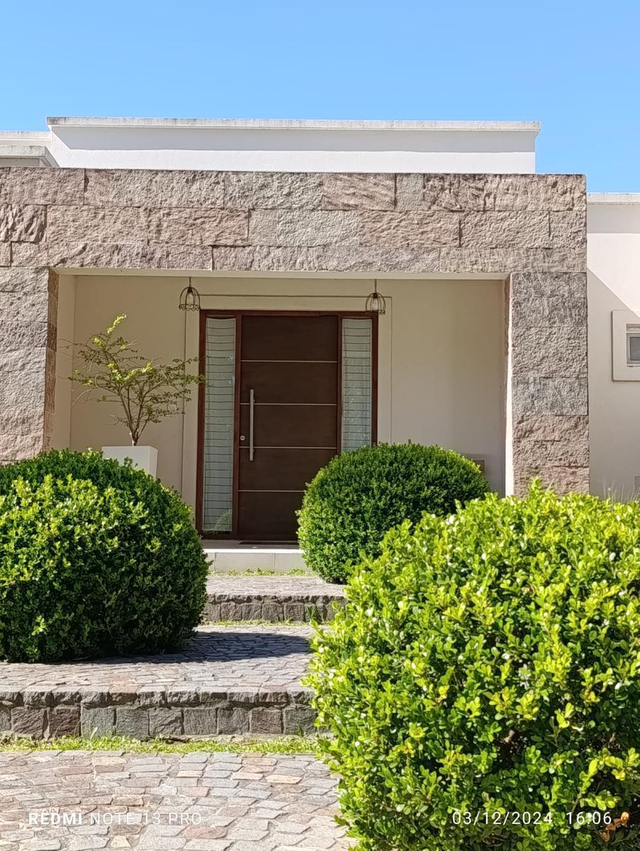 MUY BUENA CASA EN UNA PLANTA APTA CREDITO