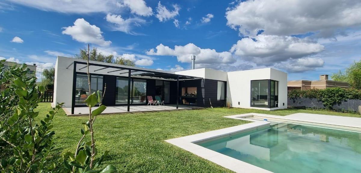 Casa  en una planta a la laguna