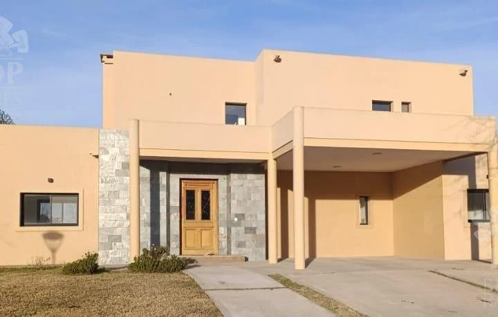 Casa en alquiler anual a la laguna