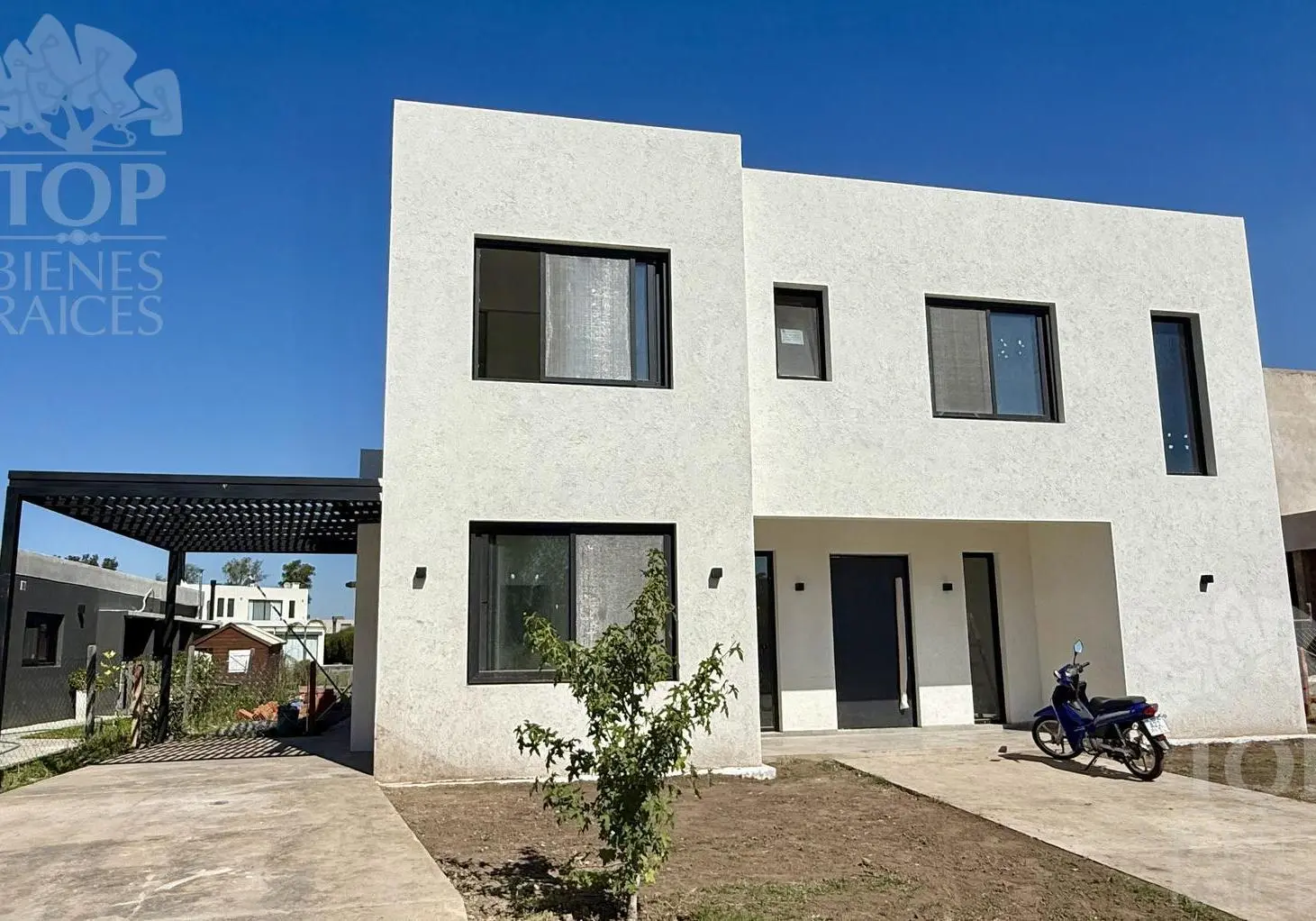 Casa al agua en venta en Laguna Grande 2