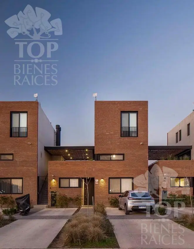 Hermoso Triplex en alquiler con jardin y parrilla en Santa Ana Joven 3