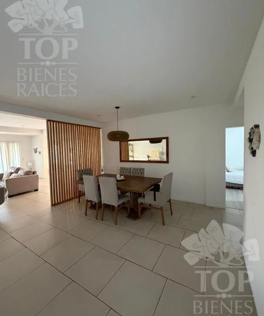 Hermosa casa en Venta en Barrio San Rafael, Villanueva 2