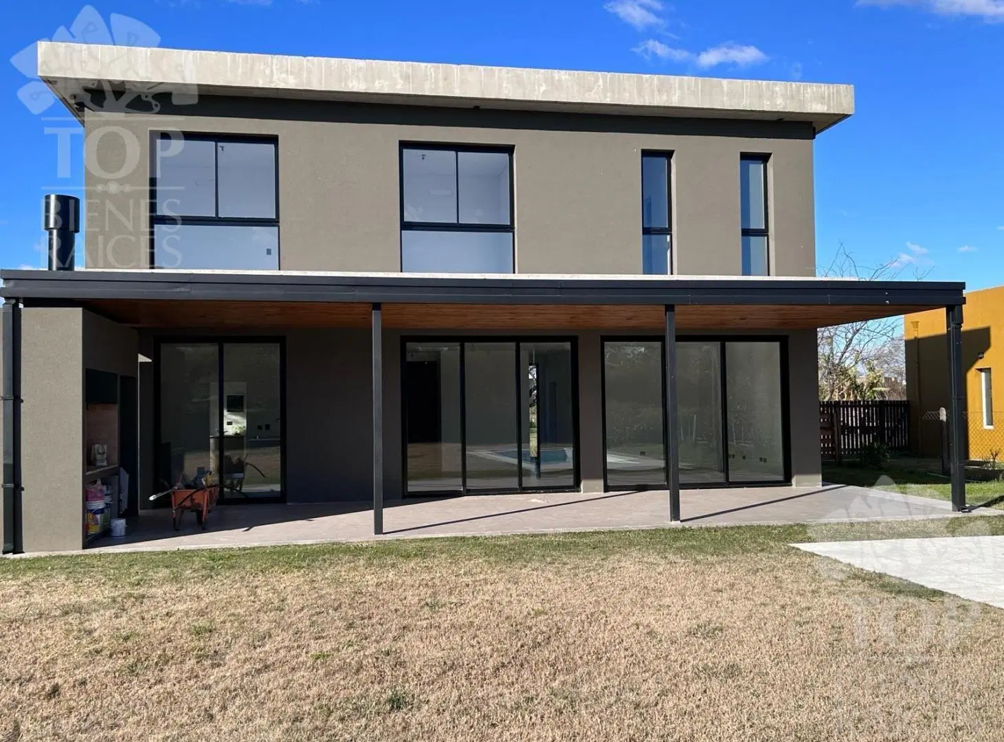 Casa en dos plantas a estrenar en El Canton 4