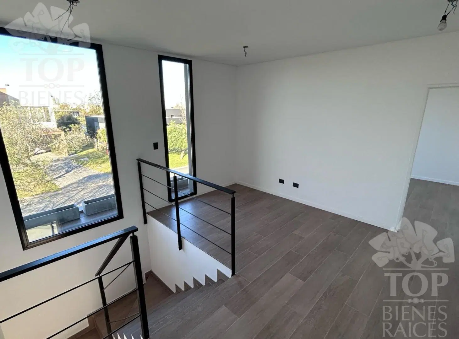 Casa en dos plantas a estrenar en El Canton 8