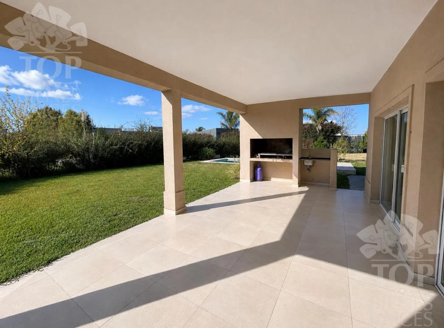 Casa en alquiler anual en El Canton 2