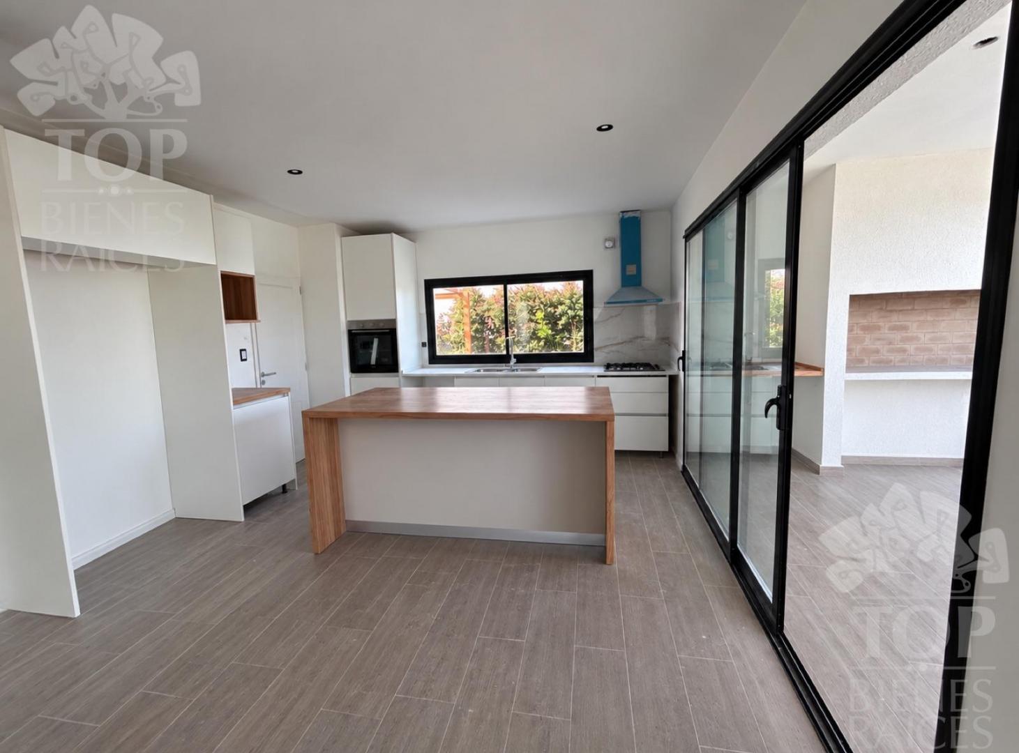 Foto de Casa a estrenar a la laguna en El Canton, imagen 3