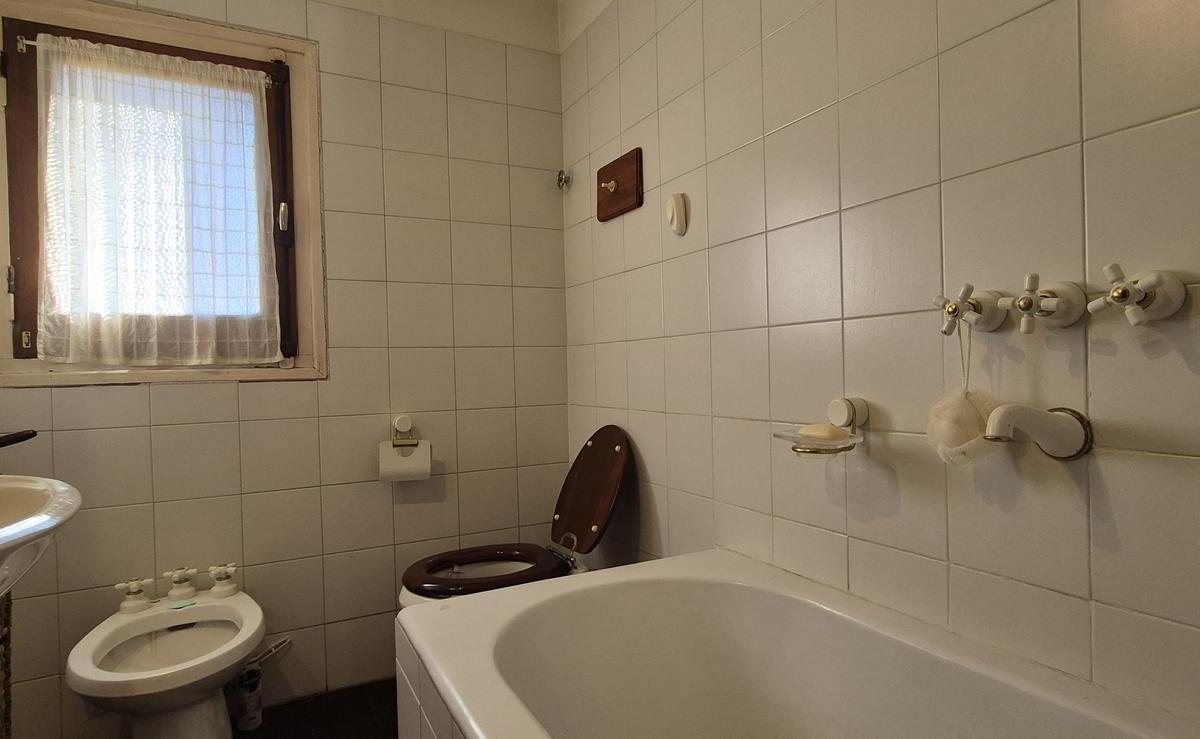 Importante Casa en Venta - a 100 m. del Tajamar - Alta Gracia 2