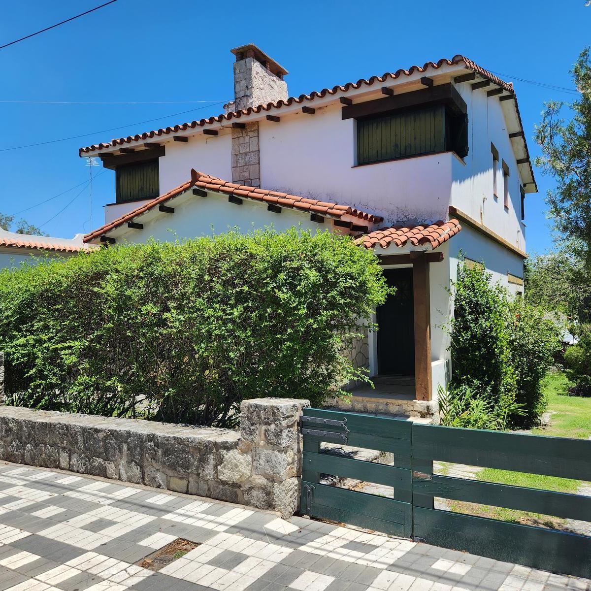 Importante Casa en Venta - a 100 m. del Tajamar - Alta Gracia 4