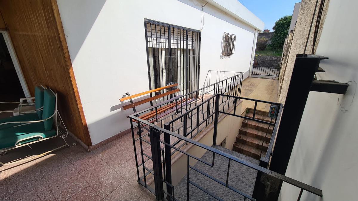 Frente Al Tajamar - Casa de Categoría en Alta Gracia 1