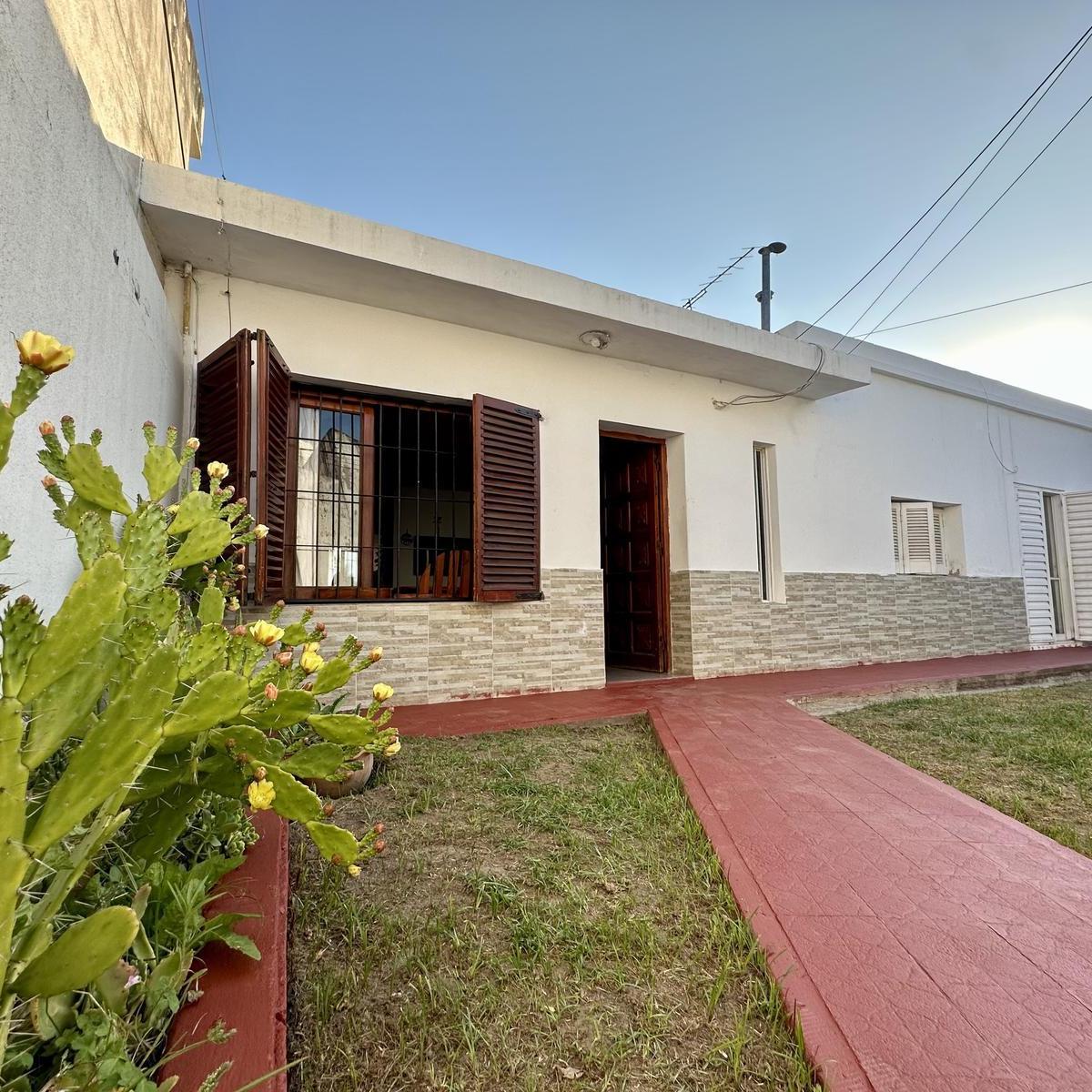 Casa de 3 Dorm. - B° Pellegrini - Frente Al Anglo 2