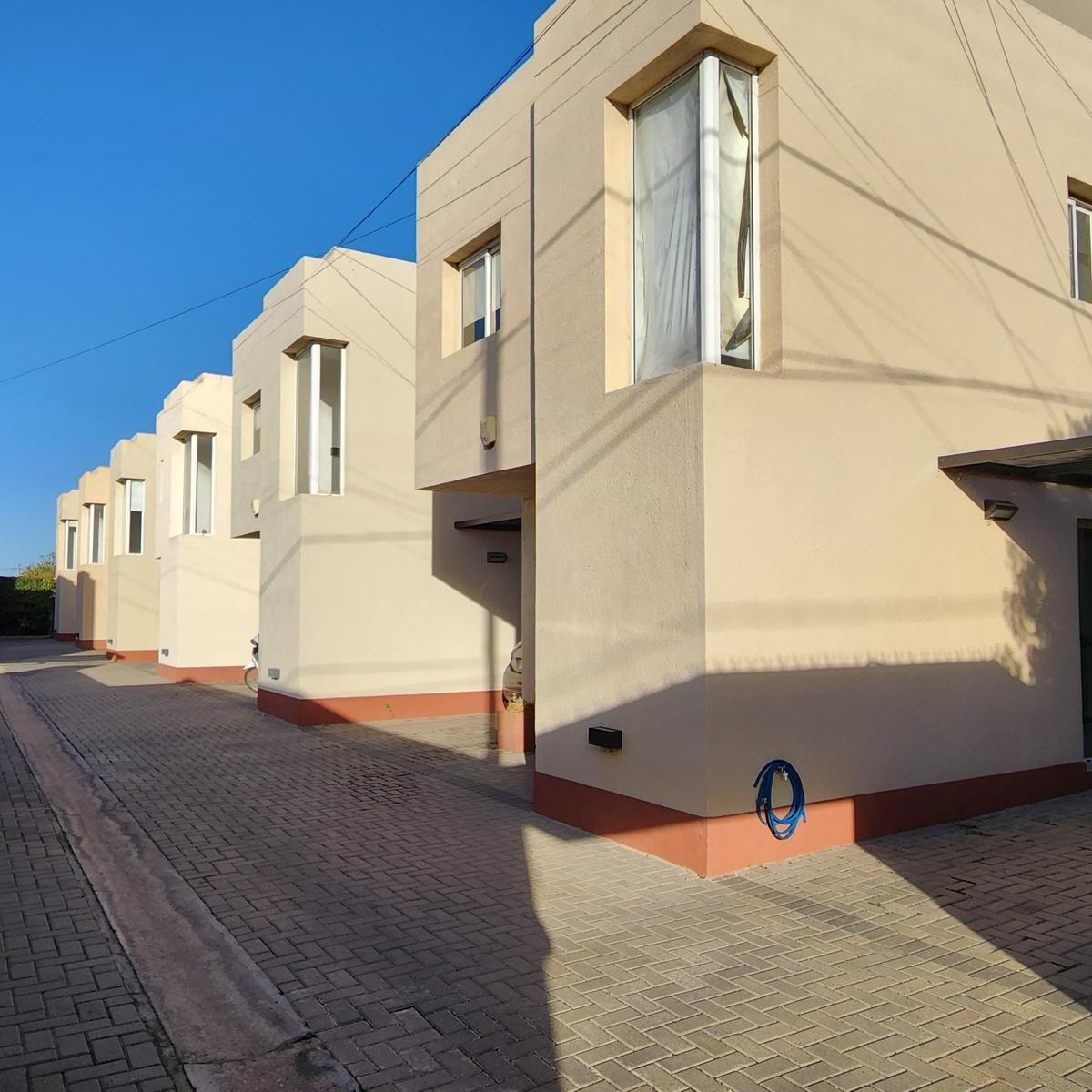 Venta - Duplex de 2 Dorm. - Cochera Individual 4